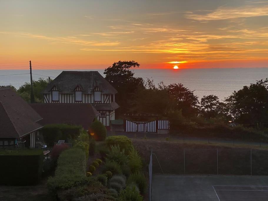 Appart Lumineux Avec Vue Sur Mer A 180 Degres Apartment Trouville-sur-Mer Bagian luar foto