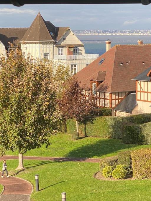 Appart Lumineux Avec Vue Sur Mer A 180 Degres Apartment Trouville-sur-Mer Bagian luar foto