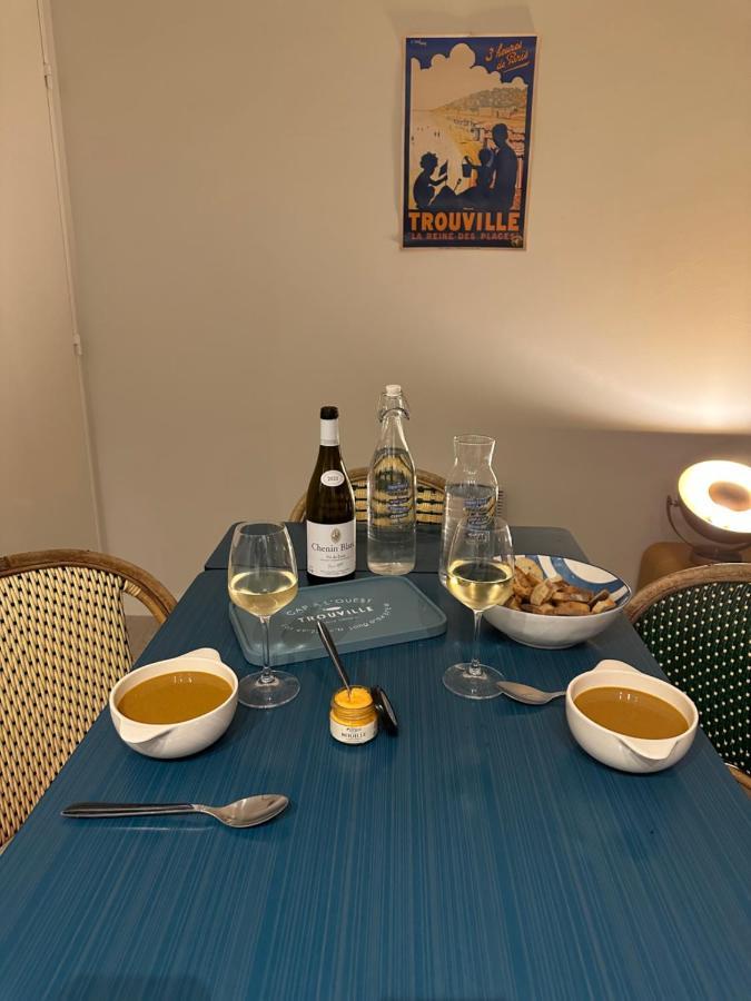Appart Lumineux Avec Vue Sur Mer A 180 Degres Apartment Trouville-sur-Mer Bagian luar foto